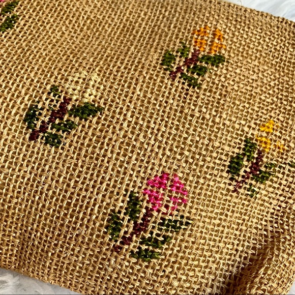 n a t u r a l :: Vintage Organic Large Boho Floral Burlap Straw Clutch - Picture 8 of 9